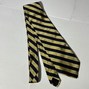 Brooks Brothers 346 pure silk tie new with tags yellow navy made in USA